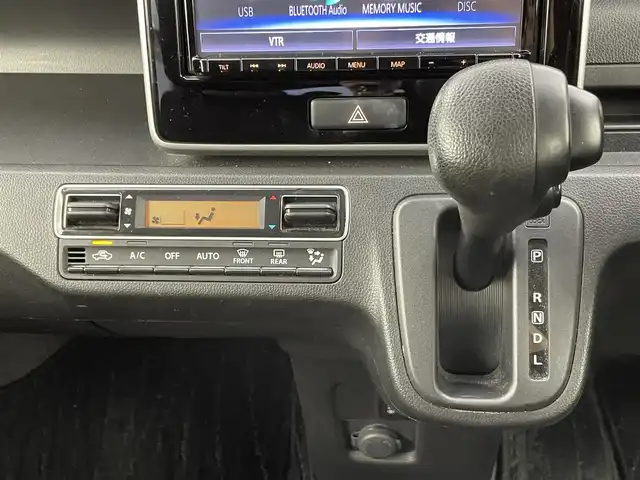 スズキ ワゴンＲ HYBRID FZ 千葉県 2017(平29)年 3.9万km ブレイブカーキP 禁煙車/スズキセーフティサポート/・デュアルセンサーブレーキサポート/・ヘッドアップディスプレイ/・車線逸脱警報システム/・コーナーセンサー/純正８インチメモリナビ/・型番：CN-RZ83/・CD/Bluetooth/フルセグTV/・全方位カメラ/・ビルトインETC/D席シートヒーター/革巻きステアリング/・ステアリングスイッチ/純正フロアマット/純正１４インチAW/オートライト/・ハロゲンヘッドライト/スマートキー&プッシュスタート