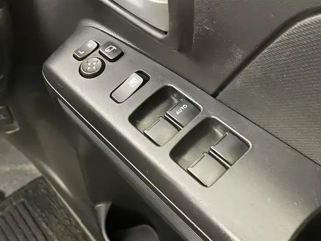 スズキ ワゴンＲ HYBRID FZ 千葉県 2017(平29)年 3.9万km ブレイブカーキP 禁煙車/スズキセーフティサポート/・デュアルセンサーブレーキサポート/・ヘッドアップディスプレイ/・車線逸脱警報システム/・コーナーセンサー/純正８インチメモリナビ/・型番：CN-RZ83/・CD/Bluetooth/フルセグTV/・全方位カメラ/・ビルトインETC/D席シートヒーター/革巻きステアリング/・ステアリングスイッチ/純正フロアマット/純正１４インチAW/オートライト/・ハロゲンヘッドライト/スマートキー&プッシュスタート