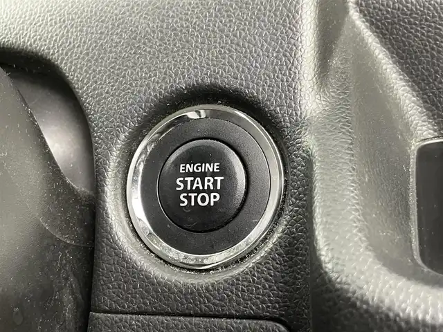 スズキ ワゴンＲ HYBRID FZ 千葉県 2017(平29)年 3.9万km ブレイブカーキP 禁煙車/スズキセーフティサポート/・デュアルセンサーブレーキサポート/・ヘッドアップディスプレイ/・車線逸脱警報システム/・コーナーセンサー/純正８インチメモリナビ/・型番：CN-RZ83/・CD/Bluetooth/フルセグTV/・全方位カメラ/・ビルトインETC/D席シートヒーター/革巻きステアリング/・ステアリングスイッチ/純正フロアマット/純正１４インチAW/オートライト/・ハロゲンヘッドライト/スマートキー&プッシュスタート