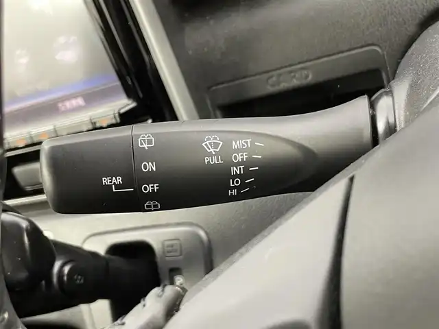 スズキ ワゴンＲ HYBRID FZ 千葉県 2017(平29)年 3.9万km ブレイブカーキP 禁煙車/スズキセーフティサポート/・デュアルセンサーブレーキサポート/・ヘッドアップディスプレイ/・車線逸脱警報システム/・コーナーセンサー/純正８インチメモリナビ/・型番：CN-RZ83/・CD/Bluetooth/フルセグTV/・全方位カメラ/・ビルトインETC/D席シートヒーター/革巻きステアリング/・ステアリングスイッチ/純正フロアマット/純正１４インチAW/オートライト/・ハロゲンヘッドライト/スマートキー&プッシュスタート