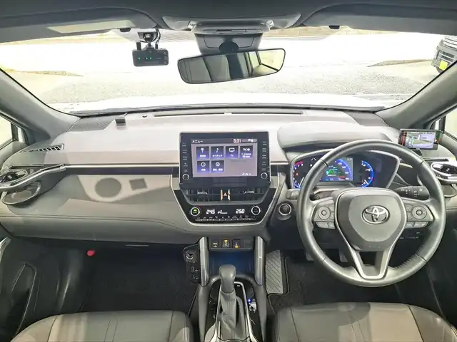 トヨタ カローラ クロス Z 大阪府 2022(令4)年 2.1万km プラチナホワイトパールマイカ /禁煙車//ワンオーナー車//9インチナビ機能付きディスプレイオーディオ/・FM・AM・BT・USB・Miracast・フルセグTV//モデリスタエアロ(F.S.R)//ハーフレザーシート//前席シートヒーター//パワーバックドア//ルーフレール//レーダークルーズコントロール//BSM(ブラインドスポットモニター)//LTA(レーントレーシングアシスト)//RSA(ロードサインアシスト)//LEDヘッドライト//オートマチックハイビーム//プロジェクションカーテシイルミ//ビルトインETC2.0//ディーラーOP前後ドラレコ・レーダー//電動パーキングブレーキ//保証書//取扱説明書//スペアキー
