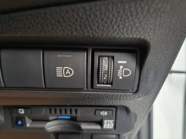 トヨタ カローラ クロス Z 大阪府 2022(令4)年 2.1万km プラチナホワイトパールマイカ /禁煙車//ワンオーナー車//9インチナビ機能付きディスプレイオーディオ/・FM・AM・BT・USB・Miracast・フルセグTV//モデリスタエアロ(F.S.R)//ハーフレザーシート//前席シートヒーター//パワーバックドア//ルーフレール//レーダークルーズコントロール//BSM(ブラインドスポットモニター)//LTA(レーントレーシングアシスト)//RSA(ロードサインアシスト)//LEDヘッドライト//オートマチックハイビーム//プロジェクションカーテシイルミ//ビルトインETC2.0//ディーラーOP前後ドラレコ・レーダー//電動パーキングブレーキ//保証書//取扱説明書//スペアキー