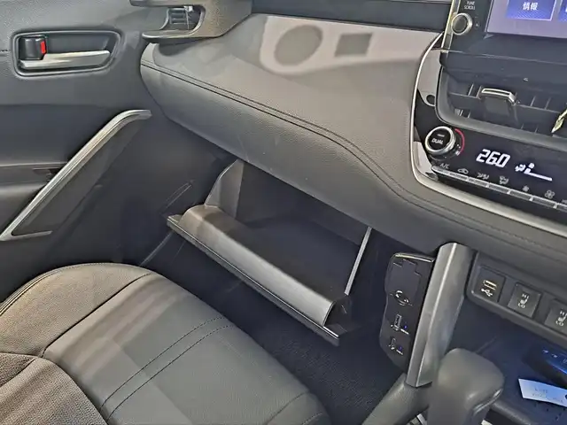 トヨタ カローラ クロス Z 大阪府 2022(令4)年 2.1万km プラチナホワイトパールマイカ /禁煙車//ワンオーナー車//9インチナビ機能付きディスプレイオーディオ/・FM・AM・BT・USB・Miracast・フルセグTV//モデリスタエアロ(F.S.R)//ハーフレザーシート//前席シートヒーター//パワーバックドア//ルーフレール//レーダークルーズコントロール//BSM(ブラインドスポットモニター)//LTA(レーントレーシングアシスト)//RSA(ロードサインアシスト)//LEDヘッドライト//オートマチックハイビーム//プロジェクションカーテシイルミ//ビルトインETC2.0//ディーラーOP前後ドラレコ・レーダー//電動パーキングブレーキ//保証書//取扱説明書//スペアキー