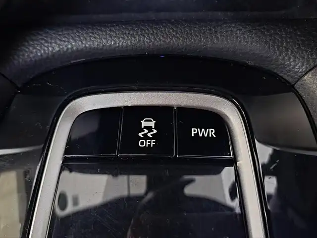 トヨタ カローラ クロス Z 大阪府 2022(令4)年 2.1万km プラチナホワイトパールマイカ /禁煙車//ワンオーナー車//9インチナビ機能付きディスプレイオーディオ/・FM・AM・BT・USB・Miracast・フルセグTV//モデリスタエアロ(F.S.R)//ハーフレザーシート//前席シートヒーター//パワーバックドア//ルーフレール//レーダークルーズコントロール//BSM(ブラインドスポットモニター)//LTA(レーントレーシングアシスト)//RSA(ロードサインアシスト)//LEDヘッドライト//オートマチックハイビーム//プロジェクションカーテシイルミ//ビルトインETC2.0//ディーラーOP前後ドラレコ・レーダー//電動パーキングブレーキ//保証書//取扱説明書//スペアキー