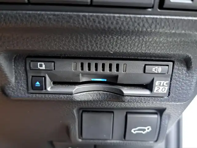 トヨタ カローラ クロス Z 大阪府 2022(令4)年 2.1万km プラチナホワイトパールマイカ /禁煙車//ワンオーナー車//9インチナビ機能付きディスプレイオーディオ/・FM・AM・BT・USB・Miracast・フルセグTV//モデリスタエアロ(F.S.R)//ハーフレザーシート//前席シートヒーター//パワーバックドア//ルーフレール//レーダークルーズコントロール//BSM(ブラインドスポットモニター)//LTA(レーントレーシングアシスト)//RSA(ロードサインアシスト)//LEDヘッドライト//オートマチックハイビーム//プロジェクションカーテシイルミ//ビルトインETC2.0//ディーラーOP前後ドラレコ・レーダー//電動パーキングブレーキ//保証書//取扱説明書//スペアキー