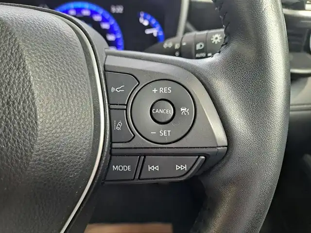 トヨタ カローラ クロス Z 大阪府 2022(令4)年 2.1万km プラチナホワイトパールマイカ /禁煙車//ワンオーナー車//9インチナビ機能付きディスプレイオーディオ/・FM・AM・BT・USB・Miracast・フルセグTV//モデリスタエアロ(F.S.R)//ハーフレザーシート//前席シートヒーター//パワーバックドア//ルーフレール//レーダークルーズコントロール//BSM(ブラインドスポットモニター)//LTA(レーントレーシングアシスト)//RSA(ロードサインアシスト)//LEDヘッドライト//オートマチックハイビーム//プロジェクションカーテシイルミ//ビルトインETC2.0//ディーラーOP前後ドラレコ・レーダー//電動パーキングブレーキ//保証書//取扱説明書//スペアキー