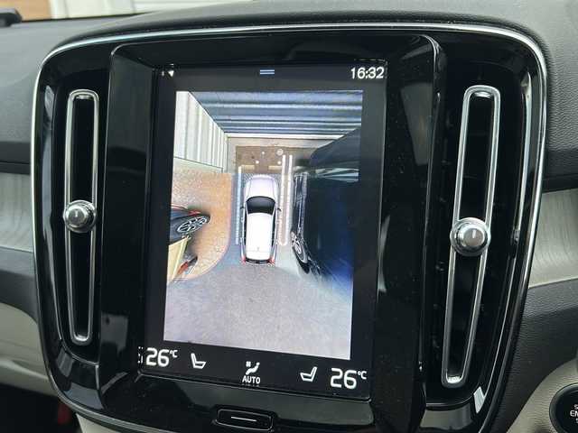 ボルボ ボルボ ＸＣ４０ B4 AWD インスクリプション 佐賀県 2022(令4)年 2.7万km デニムブルーメタリック エンジンスタートボタン/保証書/取扱説明書/記録簿/スマートキー/スペアキー有/追従走行付きクルーズコントロール/Bluetooth接続/AppleCarPlay/AndroidAuto/フルセグTV/全方位カメラ/サンルーフ/前後ドライブレコーダー/前席パワーシート/レザーシート/前席シートヒーター/ルーフレール/横滑り防止装置/前後コーナーセンサー/レーンキープアシスト/盗難防止装置/オートライト/オートマチックハイビーム/LEDライト/Dynamic/eco/Off　Road　Mode/自動発車システム/ステアリングヒーター/革巻ステアリング/電格ウィンカーミラー/シートメモリ/コーナリングライト/衝突回避システム/ロードサインインフォメーション