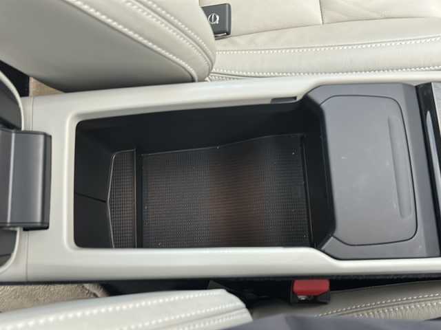 ボルボ ボルボ ＸＣ４０ B4 AWD インスクリプション 佐賀県 2022(令4)年 2.7万km デニムブルーメタリック エンジンスタートボタン/保証書/取扱説明書/記録簿/スマートキー/スペアキー有/追従走行付きクルーズコントロール/Bluetooth接続/AppleCarPlay/AndroidAuto/フルセグTV/全方位カメラ/サンルーフ/前後ドライブレコーダー/前席パワーシート/レザーシート/前席シートヒーター/ルーフレール/横滑り防止装置/前後コーナーセンサー/レーンキープアシスト/盗難防止装置/オートライト/オートマチックハイビーム/LEDライト/Dynamic/eco/Off　Road　Mode/自動発車システム/ステアリングヒーター/革巻ステアリング/電格ウィンカーミラー/シートメモリ/コーナリングライト/衝突回避システム/ロードサインインフォメーション