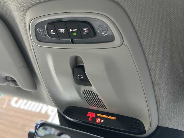 ボルボ ボルボ ＸＣ４０ B4 AWD インスクリプション 佐賀県 2022(令4)年 2.7万km デニムブルーメタリック エンジンスタートボタン/保証書/取扱説明書/記録簿/スマートキー/スペアキー有/追従走行付きクルーズコントロール/Bluetooth接続/AppleCarPlay/AndroidAuto/フルセグTV/全方位カメラ/サンルーフ/前後ドライブレコーダー/前席パワーシート/レザーシート/前席シートヒーター/ルーフレール/横滑り防止装置/前後コーナーセンサー/レーンキープアシスト/盗難防止装置/オートライト/オートマチックハイビーム/LEDライト/Dynamic/eco/Off　Road　Mode/自動発車システム/ステアリングヒーター/革巻ステアリング/電格ウィンカーミラー/シートメモリ/コーナリングライト/衝突回避システム/ロードサインインフォメーション