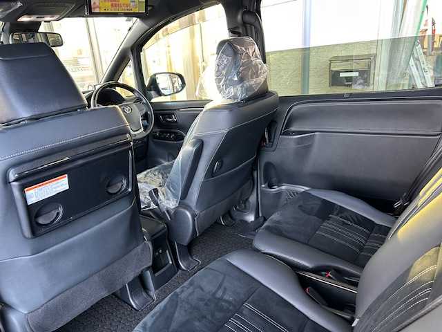 トヨタ エスクァイア Gi プレミアムパッケージ ブラックテーラード 道東・釧路十勝 2019(平31)年 3.2万km ブラック 4WD/寒冷地仕様/ワンオーナー/社外10インチメモリーナビ/　　（DVD/CD/フルセグTV/Bluetooth）/バックカメラ/トヨタセーフティセンス/　　衝突軽減ブレーキ/　　レーンキープアシスト/　　オートマチックハイビーム/クルーズコントロール/社外10.2インチフリップダウンモニター/両側パワースライドドア/フロントワイパーデアイサ―/ハーフレザーシート/前席シートヒーター/アイドリングストップ/ウッドコンビハンドル/ステアリングヒーター/ステアリングリモコン/ビルトインETC/LEDヘッドライト/フォグライト/横滑り防止装置/ウィンカーミラー/電動格納ミラー/運転席シートヒーター/モデリスタフルエアロ/ドライブレコーダー前後/純正ドアバイザー/純正フロアマット/スペアタイヤ/社外レーダー/キーレス一体型純正エンジンスターター/スマートキー/エンジンプッシュスタート/スペアキー/ディーラー記録簿 R4/5/6/取扱説明書/保証書/ナビ取説/純正15インチアルミホイール