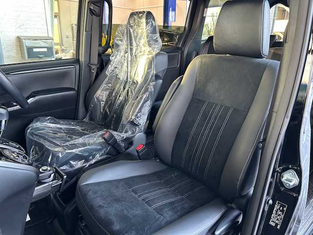 トヨタ エスクァイア Gi プレミアムパッケージ ブラックテーラード 道東・釧路十勝 2019(平31)年 3.2万km ブラック 4WD/寒冷地仕様/ワンオーナー/社外10インチメモリーナビ/　　（DVD/CD/フルセグTV/Bluetooth）/バックカメラ/トヨタセーフティセンス/　　衝突軽減ブレーキ/　　レーンキープアシスト/　　オートマチックハイビーム/クルーズコントロール/社外10.2インチフリップダウンモニター/両側パワースライドドア/フロントワイパーデアイサ―/ハーフレザーシート/前席シートヒーター/アイドリングストップ/ウッドコンビハンドル/ステアリングヒーター/ステアリングリモコン/ビルトインETC/LEDヘッドライト/フォグライト/横滑り防止装置/ウィンカーミラー/電動格納ミラー/運転席シートヒーター/モデリスタフルエアロ/ドライブレコーダー前後/純正ドアバイザー/純正フロアマット/スペアタイヤ/社外レーダー/キーレス一体型純正エンジンスターター/スマートキー/エンジンプッシュスタート/スペアキー/ディーラー記録簿 R4/5/6/取扱説明書/保証書/ナビ取説/純正15インチアルミホイール