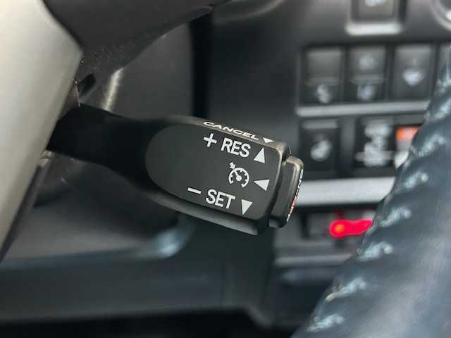 トヨタ エスクァイア Gi プレミアムパッケージ ブラックテーラード 道東・釧路十勝 2019(平31)年 3.2万km ブラック 4WD/寒冷地仕様/ワンオーナー/社外10インチメモリーナビ/　　（DVD/CD/フルセグTV/Bluetooth）/バックカメラ/トヨタセーフティセンス/　　衝突軽減ブレーキ/　　レーンキープアシスト/　　オートマチックハイビーム/クルーズコントロール/社外10.2インチフリップダウンモニター/両側パワースライドドア/フロントワイパーデアイサ―/ハーフレザーシート/前席シートヒーター/アイドリングストップ/ウッドコンビハンドル/ステアリングヒーター/ステアリングリモコン/ビルトインETC/LEDヘッドライト/フォグライト/横滑り防止装置/ウィンカーミラー/電動格納ミラー/運転席シートヒーター/モデリスタフルエアロ/ドライブレコーダー前後/純正ドアバイザー/純正フロアマット/スペアタイヤ/社外レーダー/キーレス一体型純正エンジンスターター/スマートキー/エンジンプッシュスタート/スペアキー/ディーラー記録簿 R4/5/6/取扱説明書/保証書/ナビ取説/純正15インチアルミホイール