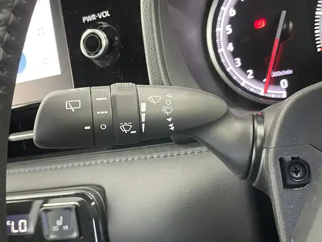 トヨタ ヴォクシー S－Z 埼玉県 2023(令5)年 1万km ホワイトパールクリスタルシャイン Mira Cast/ワンオーナー/純正メモリナビ/(DVD/フルセグTV/Bluetooth/USB)/フリップダウンモニター/ハーフレザーシート/バックカメラ/両側パワースライドドア/セーフティセンス/・プリクラッシュセーフティシステム/・レーンディパーチャーアラート/・オートマチックハイビーム/・ドライバー異常時対応システム/・発進遅れ告知機能/・レーントレーシングアシスト/・レーダークルーズコントロール/・ロードサインアシスト/・プロアクティブドライビングアシスト/LEDヘッドライト/スマートキー/ビルトインETC2.0 /前後ドライブレコーダー/前席シートヒーター/横滑り防止機能/純正17インチアルミホイール/カーテンエアバッグ/パーキングサポートブレーキ/保証書/取扱説明書