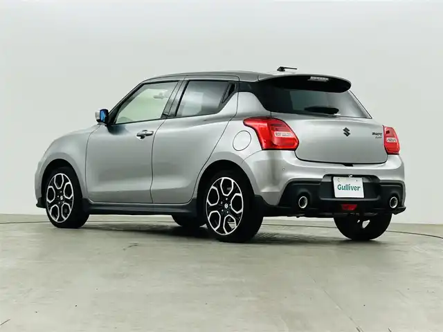 スズキ スイフト スポーツ 福島県 2023(令5)年 2.8万km プレミアムシルバーメタリック 社外ディスプレイオーディオ/【AM/FM/Bluetooth/AUX/ipod】/・バックカメラ/・社外前方ドライブレコーダー/・社外ETC/スズキセーフティサポート/・衝突軽減ブレーキ/・車線逸脱警報装置/・レーダークルーズコントロール/・レーンキープアシスト/コーナーセンサー/運転席シートヒーター/革巻きステアリング/・ステアリングスイッチ/LEDヘッドライト/・オートライト/・フロントフォグライト/・リアフォグライト/電動格納ウィンカーミラー/純正フロアマット/横滑り防止装置
