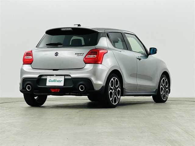 スズキ スイフト スポーツ 福島県 2023(令5)年 2.8万km プレミアムシルバーメタリック 社外ディスプレイオーディオ/【AM/FM/Bluetooth/AUX/ipod】/・バックカメラ/・社外前方ドライブレコーダー/・社外ETC/スズキセーフティサポート/・衝突軽減ブレーキ/・車線逸脱警報装置/・レーダークルーズコントロール/・レーンキープアシスト/コーナーセンサー/運転席シートヒーター/革巻きステアリング/・ステアリングスイッチ/LEDヘッドライト/・オートライト/・フロントフォグライト/・リアフォグライト/電動格納ウィンカーミラー/純正フロアマット/横滑り防止装置