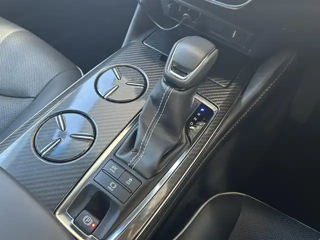 トヨタ クラウン ハイブリッド RS アドバンス 福島県 2019(令1)年 2.6万km ホワイトパールクリスタルシャイン 登録時走行距離：25457km/サンルーフ/純正ナビ/ (フルセグTV/BT/CD/DVD/AM/FM)/バックカメラ/全周囲カメラ/トヨタセーフティセンス/ ・プリクラッシュセーフティ/ ・クリアランスソナー/ ・BSM（ブラインドスポットモニター）/ ・RCTA（リヤクロストラフィックアラート）/プッシュスタート/パドルシフト/ステアリングスイッチ/電動チルト/MTモード付AT/ビルトインETC/前後ドライブレコーダー/レザーシート/パワーシート/ (D席/N席）/メモリーシート/純正フロアマット/電動格納ミラー/ウィンカーミラー/ドアバイザー/オートライト/オートマチックハイビーム/LEDヘッドライト/フォグランプ/スマートキー/エンジンスターター/純正18インチAW/レーンキープアシスト/横滑り防止装置/保証書/取扱説明書
