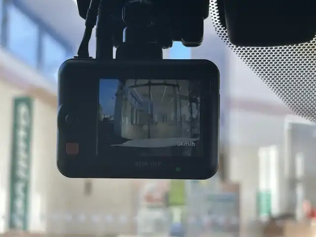 トヨタ クラウン ハイブリッド RS アドバンス 福島県 2019(令1)年 2.6万km ホワイトパールクリスタルシャイン 登録時走行距離：25457km/サンルーフ/純正ナビ/ (フルセグTV/BT/CD/DVD/AM/FM)/バックカメラ/全周囲カメラ/トヨタセーフティセンス/ ・プリクラッシュセーフティ/ ・クリアランスソナー/ ・BSM（ブラインドスポットモニター）/ ・RCTA（リヤクロストラフィックアラート）/プッシュスタート/パドルシフト/ステアリングスイッチ/電動チルト/MTモード付AT/ビルトインETC/前後ドライブレコーダー/レザーシート/パワーシート/ (D席/N席）/メモリーシート/純正フロアマット/電動格納ミラー/ウィンカーミラー/ドアバイザー/オートライト/オートマチックハイビーム/LEDヘッドライト/フォグランプ/スマートキー/エンジンスターター/純正18インチAW/レーンキープアシスト/横滑り防止装置/保証書/取扱説明書