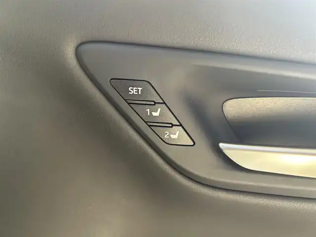 トヨタ クラウン ハイブリッド RS アドバンス 福島県 2019(令1)年 2.6万km ホワイトパールクリスタルシャイン 登録時走行距離：25457km/サンルーフ/純正ナビ/ (フルセグTV/BT/CD/DVD/AM/FM)/バックカメラ/全周囲カメラ/トヨタセーフティセンス/ ・プリクラッシュセーフティ/ ・クリアランスソナー/ ・BSM（ブラインドスポットモニター）/ ・RCTA（リヤクロストラフィックアラート）/プッシュスタート/パドルシフト/ステアリングスイッチ/電動チルト/MTモード付AT/ビルトインETC/前後ドライブレコーダー/レザーシート/パワーシート/ (D席/N席）/メモリーシート/純正フロアマット/電動格納ミラー/ウィンカーミラー/ドアバイザー/オートライト/オートマチックハイビーム/LEDヘッドライト/フォグランプ/スマートキー/エンジンスターター/純正18インチAW/レーンキープアシスト/横滑り防止装置/保証書/取扱説明書