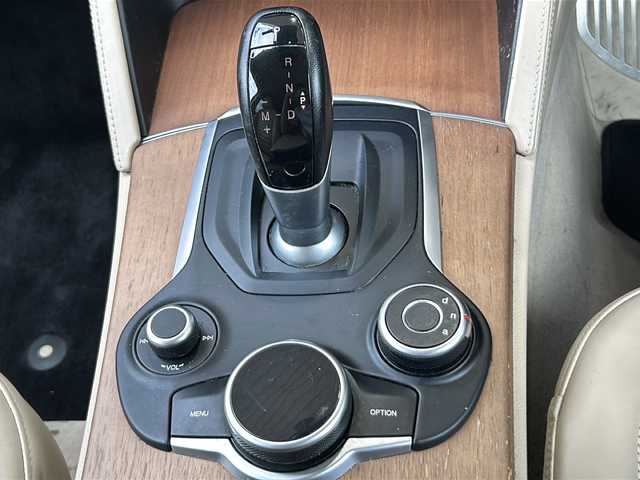 アルファロメオ ステルヴィオ ファーストエディション 静岡県 2019(令1)年 7.5万km ブルーモンテカルロ 純正メモリナビ/・Bluetooth/・USB/・AUX/・AM/・FM/主要装備/・衝突軽減/・追従クルコン/・バックカメラ/・コーナーセンサー/・ETC/・オートライト/・オートハイビーム/・純正ドラレコ前後/・シートヒーター/・ハンドルヒーター/・フォグランプ/・純正アルミホイール/・純正フロアマット/・スマートキー/・プッシュスタート