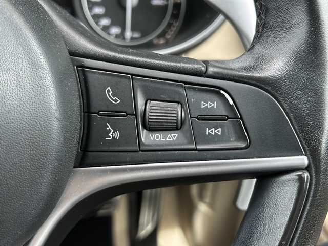 アルファロメオ ステルヴィオ ファーストエディション 静岡県 2019(令1)年 7.5万km ブルーモンテカルロ 純正メモリナビ/・Bluetooth/・USB/・AUX/・AM/・FM/主要装備/・衝突軽減/・追従クルコン/・バックカメラ/・コーナーセンサー/・ETC/・オートライト/・オートハイビーム/・純正ドラレコ前後/・シートヒーター/・ハンドルヒーター/・フォグランプ/・純正アルミホイール/・純正フロアマット/・スマートキー/・プッシュスタート