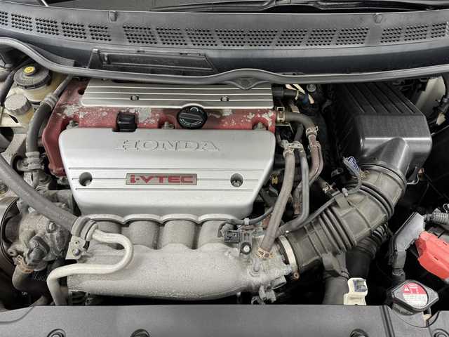 ホンダ シビック タイプR 三重県 2007(平19)年 7.7万km チャンピオンシップホワイト プレミアムガソリン/FF/6F/JVCケンウッド CDレシーバー U400BT/（AM/FM/CD/USB/iPod/AUX/Bluetooth）/無限エアロ（フロント・サイド・リヤバンパースポイラー）/純正リヤスポイラー/ETC/安全/・ABS/装備/・無限スポーツマフラー/・BLITZ車高調キット（ショックアブソーバー）DAMPER ZZ-Rシリーズ/・純正 Bremboフロントブレーキキャリパー（4POT）/・タイプR専用セミバケットシート（赤×黒スェード/リクライニング・シートハイトアジャスター付）/・オートエアコン/・HIDヘッドランプ/・電動格納＆調整ドアミラー/・純正 18×7.5J アルミホイール（ENKEI製）/・保/・リモコンキーx1、予備メカニカルキーx1/・2.0L K20A型 i-VTECエンジン（カタログ値：最大出力225PS/8000rpm、最大トルク21.9kgm/6100rpm、パワーウェイトレシオ5.64kg/PS）/など