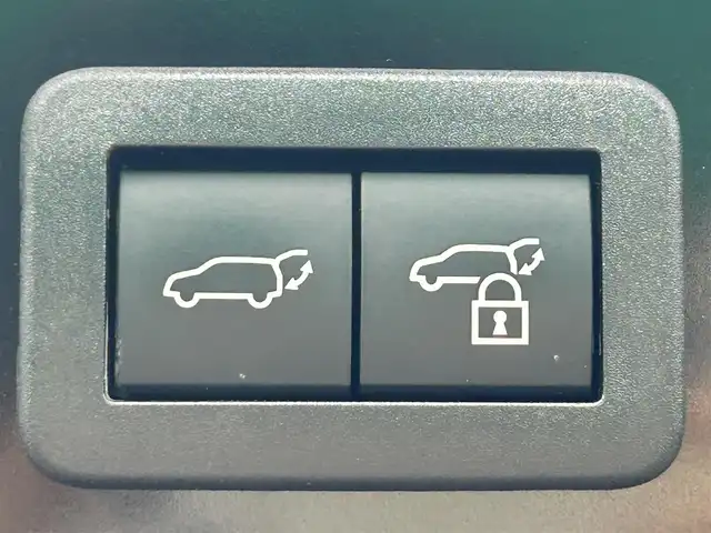 トヨタ カローラ クロス ハイブリッド Z 茨城県 2023(令5)年 3.7万km アティチュードブラックマイカ Toyota Safety Sense/純正9インチディスプレイオーディオナビ/-Bluetooth USB AppleCarPlay AndroidAuto/バックカメラ/プリクラッシュセーフティ/レーダークルーズコントロール/オートマッチックハイビーム/ロードサインアシスト/LEDオートライト フロントフォグランプ/ハーフレザーシート/前席シートヒーター/純正18インチアルミホイール/ルーフレール/ステアリングスイッチ/スマートキー/ビルトインETC2.0/取扱説明書