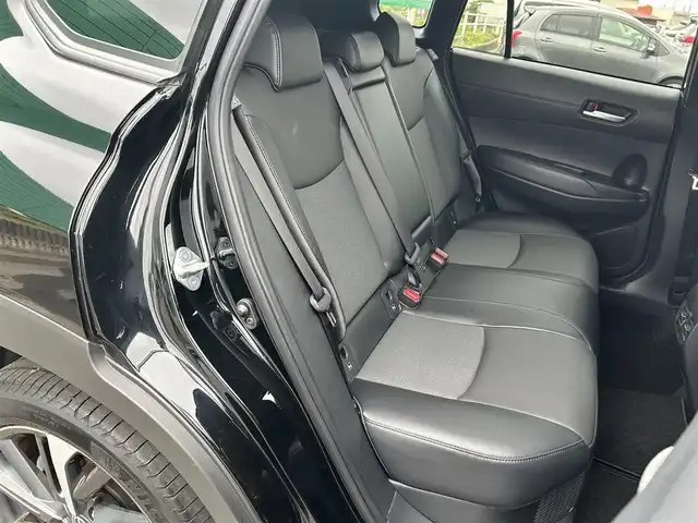 トヨタ カローラ クロス ハイブリッド Z 茨城県 2023(令5)年 3.7万km アティチュードブラックマイカ Toyota Safety Sense/純正9インチディスプレイオーディオナビ/-Bluetooth USB AppleCarPlay AndroidAuto/バックカメラ/プリクラッシュセーフティ/レーダークルーズコントロール/オートマッチックハイビーム/ロードサインアシスト/LEDオートライト フロントフォグランプ/ハーフレザーシート/前席シートヒーター/純正18インチアルミホイール/ルーフレール/ステアリングスイッチ/スマートキー/ビルトインETC2.0/取扱説明書