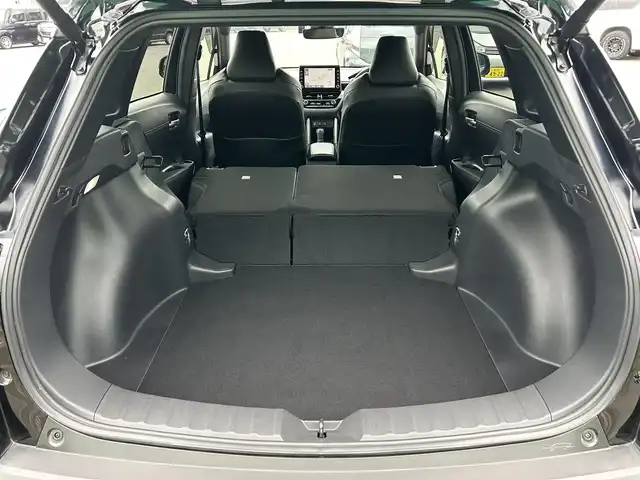 トヨタ カローラ クロス ハイブリッド Z 茨城県 2023(令5)年 3.7万km アティチュードブラックマイカ Toyota Safety Sense/純正9インチディスプレイオーディオナビ/-Bluetooth USB AppleCarPlay AndroidAuto/バックカメラ/プリクラッシュセーフティ/レーダークルーズコントロール/オートマッチックハイビーム/ロードサインアシスト/LEDオートライト フロントフォグランプ/ハーフレザーシート/前席シートヒーター/純正18インチアルミホイール/ルーフレール/ステアリングスイッチ/スマートキー/ビルトインETC2.0/取扱説明書