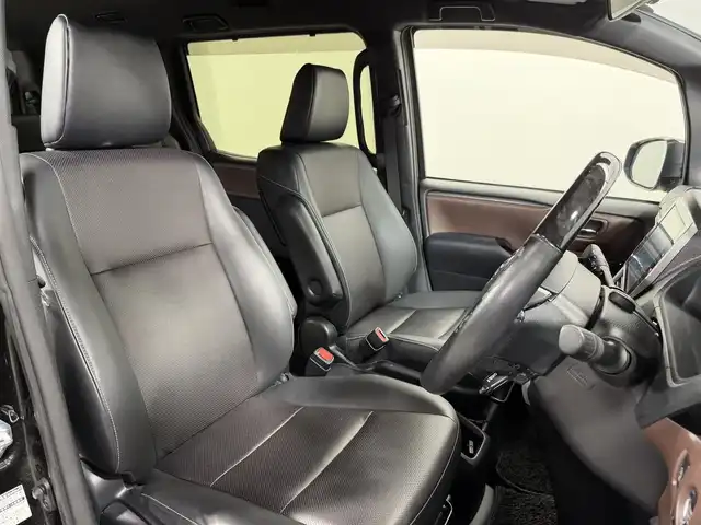 トヨタ エスクァイア Gi 大阪府 2019(令1)年 2.5万km ブラック 黒革シート 純正10incナビTV バックカメラ フリップダウンモニター シートヒーター クルーズコントロール 衝突軽減ブレーキ レーンアシスト オートハイビーム 両側パワースライドドア クリアランスソナー ETC