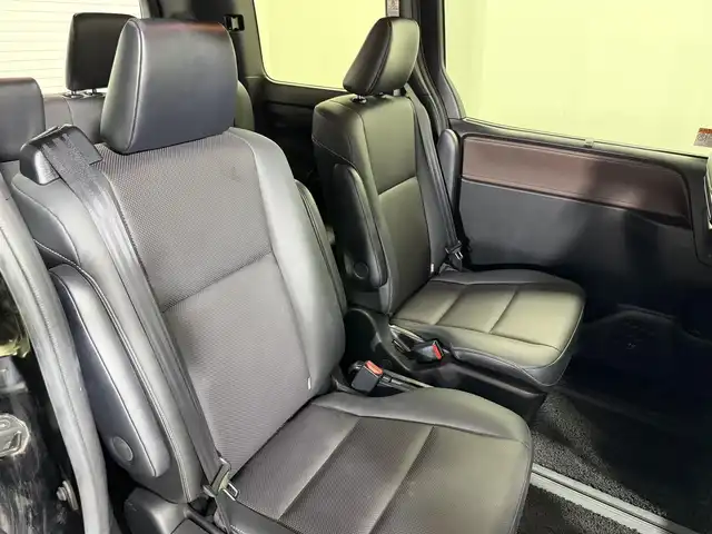 トヨタ エスクァイア Gi 大阪府 2019(令1)年 2.5万km ブラック 黒革シート 純正10incナビTV バックカメラ フリップダウンモニター シートヒーター クルーズコントロール 衝突軽減ブレーキ レーンアシスト オートハイビーム 両側パワースライドドア クリアランスソナー ETC