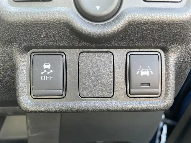 日産 ノート e－パワー X 栃木県 2016(平28)年 5.2万km シャイニングブルー エマージェンシーブレーキ/純正メモリナビ/フルセグTV/DVD/Bluetooth/USB/アラウンドビューモニター/ドライブレコーダー/インテリジェントルームミラー/スマートキー/プッシュスタート/ステアリングリモコン/LEDオートライト/純正フロアマット/盗難防止装置/横滑り防止装置/保証書