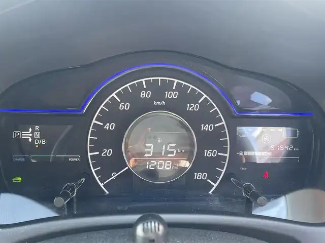 日産 ノート e－パワー X 栃木県 2016(平28)年 5.2万km シャイニングブルー エマージェンシーブレーキ/純正メモリナビ/フルセグTV/DVD/Bluetooth/USB/アラウンドビューモニター/ドライブレコーダー/インテリジェントルームミラー/スマートキー/プッシュスタート/ステアリングリモコン/LEDオートライト/純正フロアマット/盗難防止装置/横滑り防止装置/保証書