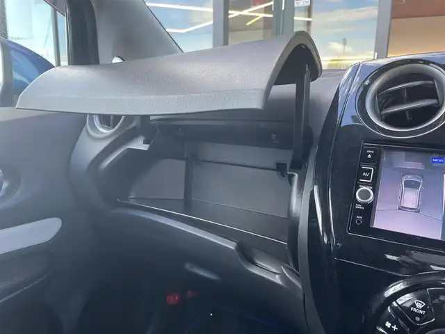 日産 ノート e－パワー X 栃木県 2016(平28)年 5.2万km シャイニングブルー エマージェンシーブレーキ/純正メモリナビ/フルセグTV/DVD/Bluetooth/USB/アラウンドビューモニター/ドライブレコーダー/インテリジェントルームミラー/スマートキー/プッシュスタート/ステアリングリモコン/LEDオートライト/純正フロアマット/盗難防止装置/横滑り防止装置/保証書