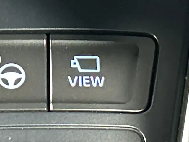 トヨタ ヴォクシー ハイブリッド S－Z 神奈川県 2025(令7)年 0.1千km プラチナホワイトパールマイカ 登録済未使用車/ディスプレイオーディオプラス/純正10.5型ディスプレーオーディオ/メモリーナビ/フルセグ　CD DVD USB　HDMI　Bluetooth　MiraCast　ETC2.0/バックカメラ/両側電動スライドドア/パワーバックドア/トヨタチームメイト/快適利便パッケージ/ユニバーサルステップ/セーフティセンス/プリクラッシュセーフティ/レーンディパーチャーアラート/オートマチックハイビーム/ドライバー異常時対応システム/発進遅れ告知機能/レーントレーシングアシスト/レーダークルーズコントロール/ロードサインアシスト/パーキングサポートブレーキ/車両接近通報装置/プロアクティブドライビングアシスト/カラーヘッドアップディスプレイ/デジタルインナーミラー/ステアリングヒーター/前席/2列目左右シートヒーター/ステアリングヒーター/合皮/ファブリックコンビシート/革巻きステアリング/AC100V/SOSコール/プッシュスタート/スマートキー/LEDヘッドライト/オートライト/純正17インチアルミホイール/純正サイド/リアスポイラー