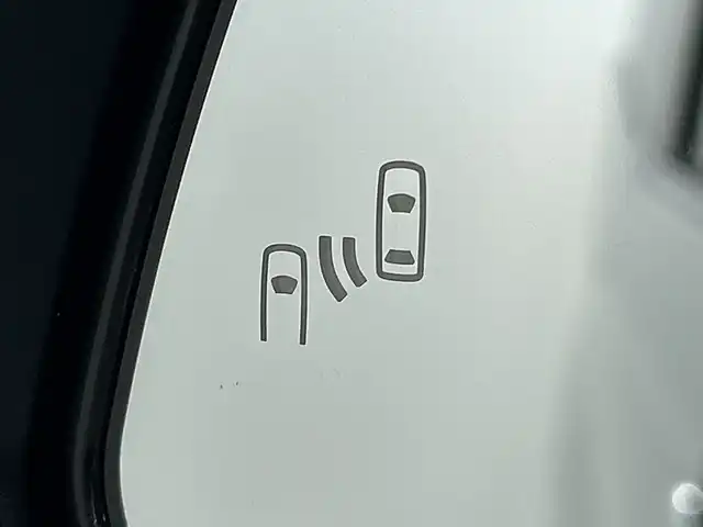 トヨタ ヴォクシー ハイブリッド S－Z 神奈川県 2025(令7)年 0.1千km プラチナホワイトパールマイカ 登録済未使用車/ディスプレイオーディオプラス/純正10.5型ディスプレーオーディオ/メモリーナビ/フルセグ　CD DVD USB　HDMI　Bluetooth　MiraCast　ETC2.0/バックカメラ/両側電動スライドドア/パワーバックドア/トヨタチームメイト/快適利便パッケージ/ユニバーサルステップ/セーフティセンス/プリクラッシュセーフティ/レーンディパーチャーアラート/オートマチックハイビーム/ドライバー異常時対応システム/発進遅れ告知機能/レーントレーシングアシスト/レーダークルーズコントロール/ロードサインアシスト/パーキングサポートブレーキ/車両接近通報装置/プロアクティブドライビングアシスト/カラーヘッドアップディスプレイ/デジタルインナーミラー/ステアリングヒーター/前席/2列目左右シートヒーター/ステアリングヒーター/合皮/ファブリックコンビシート/革巻きステアリング/AC100V/SOSコール/プッシュスタート/スマートキー/LEDヘッドライト/オートライト/純正17インチアルミホイール/純正サイド/リアスポイラー