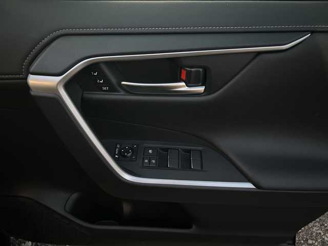 トヨタ ＲＡＶ４ G Zパッケージ 愛知県 2019(令1)年 4.3万km アティチュードブラックマイカ ・禁煙車/・ワンオーナー/・純正ナビ/フルセグTV/・バックカメラ/・ビルトインETC/・Bluetooth/USB/・ドライブレコーダー/・セーフティセンス/・RCTA/PKSB/・クリアランスソナー/・前席シートヒーター/・ステアリングヒーター/・パワーバックドア/・ルーフレール/・純正１９インチアルミ/・ステアスイッチ/・LEDオートライト/・フォグランプ/・電動格納ミラーウインカー/・新車保証書/取扱説明書/・スペアキー