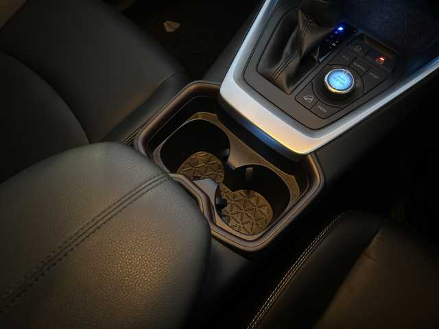 トヨタ ＲＡＶ４ G Zパッケージ 愛知県 2019(令1)年 4.3万km アティチュードブラックマイカ ・禁煙車/・ワンオーナー/・純正ナビ/フルセグTV/・バックカメラ/・ビルトインETC/・Bluetooth/USB/・ドライブレコーダー/・セーフティセンス/・RCTA/PKSB/・クリアランスソナー/・前席シートヒーター/・ステアリングヒーター/・パワーバックドア/・ルーフレール/・純正１９インチアルミ/・ステアスイッチ/・LEDオートライト/・フォグランプ/・電動格納ミラーウインカー/・新車保証書/取扱説明書/・スペアキー