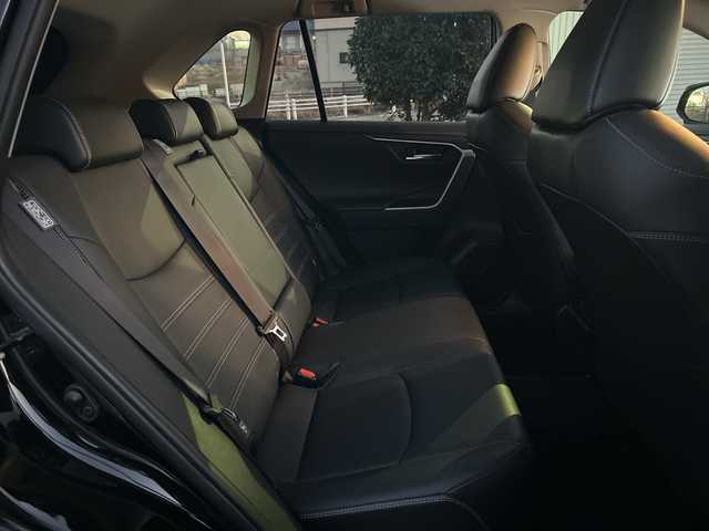 トヨタ ＲＡＶ４ G Zパッケージ 愛知県 2019(令1)年 4.3万km アティチュードブラックマイカ ・禁煙車/・ワンオーナー/・純正ナビ/フルセグTV/・バックカメラ/・ビルトインETC/・Bluetooth/USB/・ドライブレコーダー/・セーフティセンス/・RCTA/PKSB/・クリアランスソナー/・前席シートヒーター/・ステアリングヒーター/・パワーバックドア/・ルーフレール/・純正１９インチアルミ/・ステアスイッチ/・LEDオートライト/・フォグランプ/・電動格納ミラーウインカー/・新車保証書/取扱説明書/・スペアキー