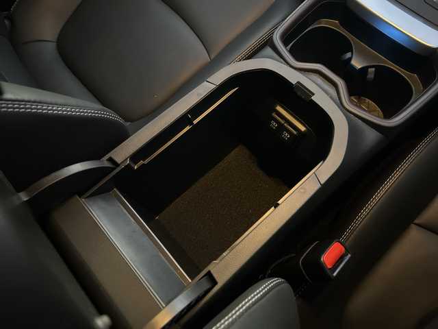 トヨタ ＲＡＶ４ G Zパッケージ 愛知県 2019(令1)年 4.3万km アティチュードブラックマイカ ・禁煙車/・ワンオーナー/・純正ナビ/フルセグTV/・バックカメラ/・ビルトインETC/・Bluetooth/USB/・ドライブレコーダー/・セーフティセンス/・RCTA/PKSB/・クリアランスソナー/・前席シートヒーター/・ステアリングヒーター/・パワーバックドア/・ルーフレール/・純正１９インチアルミ/・ステアスイッチ/・LEDオートライト/・フォグランプ/・電動格納ミラーウインカー/・新車保証書/取扱説明書/・スペアキー