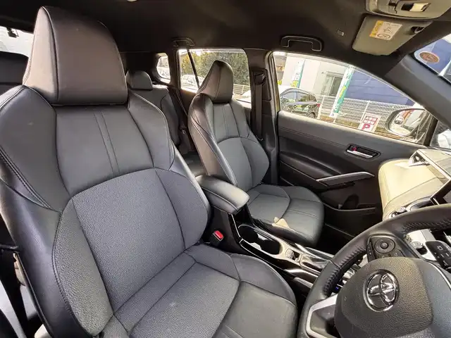 トヨタ カローラ クロス ハイブリッド Z 熊本県 2024(令6)年 3万km スパークリングブラックパールクリスタルシャイン ワンオーナー/モデリスタエアロ/純正ナビ付ディスプレイオーディオ/【フルセグTV/Bluetooth】/パノラミックビューモニター/トヨタセーフティーセンス/・レーダークルーズコントロール/・プリクラッシュセーフティ/・レーントレーシングアシスト/・レーンディパーチャーアラート/・プロアクティブドライビングアシスト/・ブラインドスポットモニター/・リヤクロストラフィックアラート/・リヤカメラディテクション/・パーキングサポートブレーキ/・ロードサインアシスト/・発進遅れ告知機能/・ドライバー異常時対応システム/・ロードサインアシスト/ブレーキホールド/パワーバックドア/純正18インチAW/オートLEDライト/オートマチックハイビーム/ウィンカーミラー/ハーフレザーシート/D席パワーシート/前席シートヒーター/革巻きステアリング/ステアリングスイッチ/ETC/ドライブレコーダー前後/フロアマット/純正ドアバイザー/保証書/取扱説明書/スペアキー