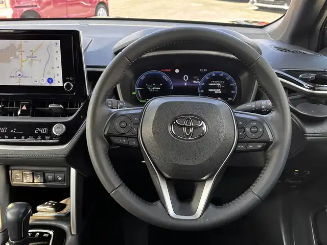 トヨタ カローラ クロス ハイブリッド Z 熊本県 2024(令6)年 3万km スパークリングブラックパールクリスタルシャイン ワンオーナー/モデリスタエアロ/純正ナビ付ディスプレイオーディオ/【フルセグTV/Bluetooth】/パノラミックビューモニター/トヨタセーフティーセンス/・レーダークルーズコントロール/・プリクラッシュセーフティ/・レーントレーシングアシスト/・レーンディパーチャーアラート/・プロアクティブドライビングアシスト/・ブラインドスポットモニター/・リヤクロストラフィックアラート/・リヤカメラディテクション/・パーキングサポートブレーキ/・ロードサインアシスト/・発進遅れ告知機能/・ドライバー異常時対応システム/・ロードサインアシスト/ブレーキホールド/パワーバックドア/純正18インチAW/オートLEDライト/オートマチックハイビーム/ウィンカーミラー/ハーフレザーシート/D席パワーシート/前席シートヒーター/革巻きステアリング/ステアリングスイッチ/ETC/ドライブレコーダー前後/フロアマット/純正ドアバイザー/保証書/取扱説明書/スペアキー