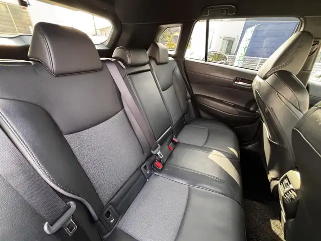 トヨタ カローラ クロス ハイブリッド Z 熊本県 2024(令6)年 3万km スパークリングブラックパールクリスタルシャイン ワンオーナー/モデリスタエアロ/純正ナビ付ディスプレイオーディオ/【フルセグTV/Bluetooth】/パノラミックビューモニター/トヨタセーフティーセンス/・レーダークルーズコントロール/・プリクラッシュセーフティ/・レーントレーシングアシスト/・レーンディパーチャーアラート/・プロアクティブドライビングアシスト/・ブラインドスポットモニター/・リヤクロストラフィックアラート/・リヤカメラディテクション/・パーキングサポートブレーキ/・ロードサインアシスト/・発進遅れ告知機能/・ドライバー異常時対応システム/・ロードサインアシスト/ブレーキホールド/パワーバックドア/純正18インチAW/オートLEDライト/オートマチックハイビーム/ウィンカーミラー/ハーフレザーシート/D席パワーシート/前席シートヒーター/革巻きステアリング/ステアリングスイッチ/ETC/ドライブレコーダー前後/フロアマット/純正ドアバイザー/保証書/取扱説明書/スペアキー