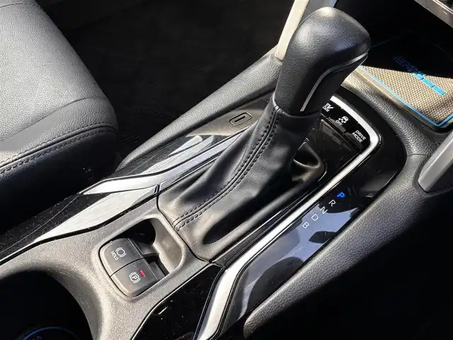 トヨタ カローラ クロス ハイブリッド Z 熊本県 2024(令6)年 3万km スパークリングブラックパールクリスタルシャイン ワンオーナー/モデリスタエアロ/純正ナビ付ディスプレイオーディオ/【フルセグTV/Bluetooth】/パノラミックビューモニター/トヨタセーフティーセンス/・レーダークルーズコントロール/・プリクラッシュセーフティ/・レーントレーシングアシスト/・レーンディパーチャーアラート/・プロアクティブドライビングアシスト/・ブラインドスポットモニター/・リヤクロストラフィックアラート/・リヤカメラディテクション/・パーキングサポートブレーキ/・ロードサインアシスト/・発進遅れ告知機能/・ドライバー異常時対応システム/・ロードサインアシスト/ブレーキホールド/パワーバックドア/純正18インチAW/オートLEDライト/オートマチックハイビーム/ウィンカーミラー/ハーフレザーシート/D席パワーシート/前席シートヒーター/革巻きステアリング/ステアリングスイッチ/ETC/ドライブレコーダー前後/フロアマット/純正ドアバイザー/保証書/取扱説明書/スペアキー