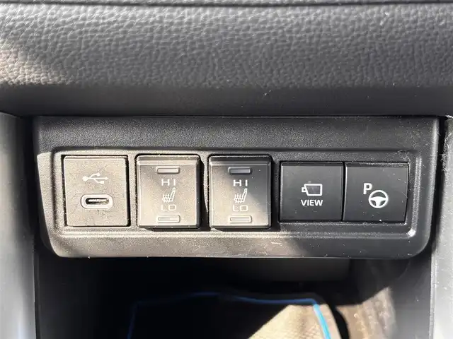 トヨタ カローラ クロス ハイブリッド Z 熊本県 2024(令6)年 3万km スパークリングブラックパールクリスタルシャイン ワンオーナー/モデリスタエアロ/純正ナビ付ディスプレイオーディオ/【フルセグTV/Bluetooth】/パノラミックビューモニター/トヨタセーフティーセンス/・レーダークルーズコントロール/・プリクラッシュセーフティ/・レーントレーシングアシスト/・レーンディパーチャーアラート/・プロアクティブドライビングアシスト/・ブラインドスポットモニター/・リヤクロストラフィックアラート/・リヤカメラディテクション/・パーキングサポートブレーキ/・ロードサインアシスト/・発進遅れ告知機能/・ドライバー異常時対応システム/・ロードサインアシスト/ブレーキホールド/パワーバックドア/純正18インチAW/オートLEDライト/オートマチックハイビーム/ウィンカーミラー/ハーフレザーシート/D席パワーシート/前席シートヒーター/革巻きステアリング/ステアリングスイッチ/ETC/ドライブレコーダー前後/フロアマット/純正ドアバイザー/保証書/取扱説明書/スペアキー