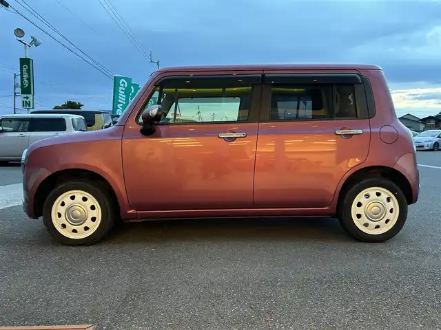 スズキ ラパン ショコラ X 香川県 2014(平26)年 6.9万km カシスピンクパールメタリック 登録時走行距離：68872km/純正ナビゲーション/【地デジ/BT/SD/idod】/衝突被害軽減ブレーキ/バックカメラ/ビルトインETC/アイドリングストップ/HIDヘッドライト/オートライト/横滑り防止装置/誤発進抑制装置/電動格納ミラー/純正フロアマット/ベンチシート/スマートキー/スペアキー