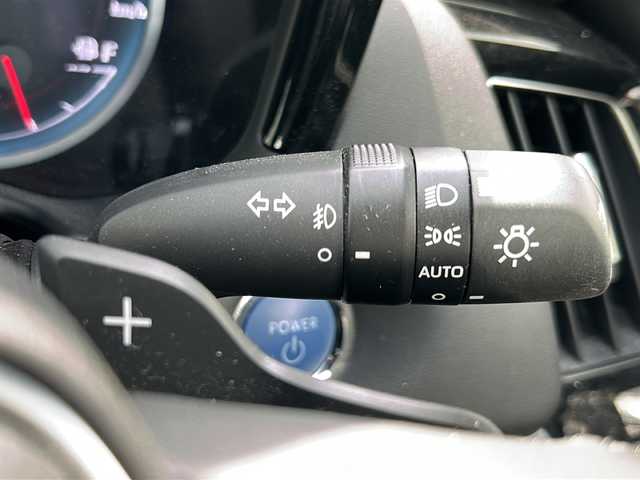 トヨタ クラウン ハイブリッド RS アドバンス 岐阜県 2018(平30)年 6.5万km ホワイトパールクリスタルシャイン 純正ＳＤナビ　/全周囲カメラ　/フルエアロ　/フルセグテレビ　/衝突被害軽減システム　/ＥＴＣ２．０　/コーナーセンサー前後/ＬＥＤヘッドライト/クルコン追従走行あり/ドラレコ前後/プッシュスタート　/オートライト/パワーシートD＋N席/パワーステアリング/パワーウィンドウ/スマートキー/AAC/スペアキー2本/Blue tooth接続/CDチェンジャー/USB入力端子/SDミュージックサーバー/AUX接続/フルフラットシート/純正フロアマット/ABS/横滑り防止装置/レーンキープアシスト/盗難防止装置/オートマチックハイビーム/エアバッグW/カーテンエアバッグ