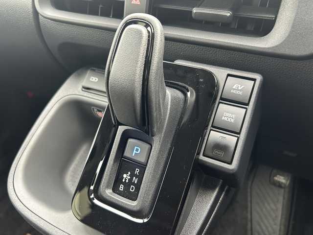 トヨタ シエンタ ハイブリッド Z 福島県 2023(令5)年 1.6万km ダークグレー 純正ナビ（USB/BT/MIRACAST）/フルセグTV/バックカメラ/全方位カメラ/ビルトインETC/純正フロアマット/トヨタセーフティセンス/前席シートヒーター/ステアリングヒーター/コーナーセンサー/パーキングアシスト/レーンキープアシスト/横滑り防止機能/レーダークルーズコントロール/フォグランプ/オートビーム/オートハイビーム/両側パワースライドドア/保証書、記録簿/スペアキー×１