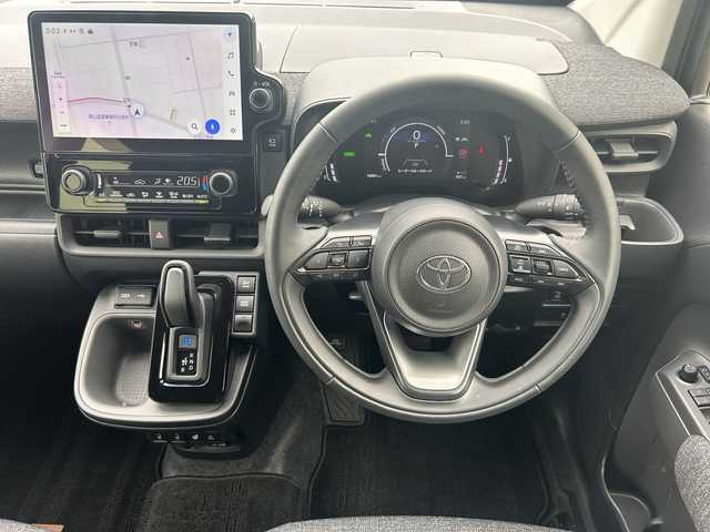 トヨタ シエンタ ハイブリッド Z 福島県 2023(令5)年 1.6万km ダークグレー 純正ナビ（USB/BT/MIRACAST）/フルセグTV/バックカメラ/全方位カメラ/ビルトインETC/純正フロアマット/トヨタセーフティセンス/前席シートヒーター/ステアリングヒーター/コーナーセンサー/パーキングアシスト/レーンキープアシスト/横滑り防止機能/レーダークルーズコントロール/フォグランプ/オートビーム/オートハイビーム/両側パワースライドドア/保証書、記録簿/スペアキー×１