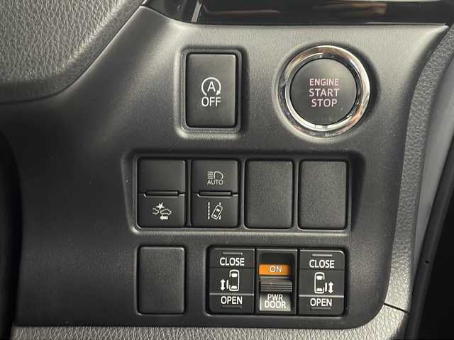 トヨタ ノア Si ダブルバイビーⅢ 栃木県 2021(令3)年 4.4万km ブラック 両側パワースライドドア/純正9インチナビ/純正12.1インチフリップダウンモニター/トヨタセーフティセンス/クルーズコントロール/プリクラッシュセーフティ/コーナーセンサー/レーンディパーチャーアラート/アイドリングストップ/ETC2.0/ドライブレコーダー/オートライト/オートハイビーム/横滑り防止装置/電動格納ミウィンカーミラー/ステアリングスイッチ/純正フロアマット/純正16インチAW