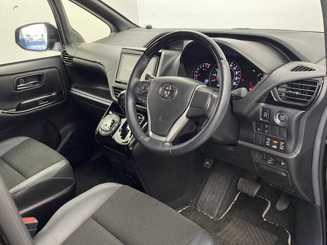 トヨタ ノア Si ダブルバイビーⅢ 栃木県 2021(令3)年 4.4万km ブラック 両側パワースライドドア/純正9インチナビ/純正12.1インチフリップダウンモニター/トヨタセーフティセンス/クルーズコントロール/プリクラッシュセーフティ/コーナーセンサー/レーンディパーチャーアラート/アイドリングストップ/ETC2.0/ドライブレコーダー/オートライト/オートハイビーム/横滑り防止装置/電動格納ミウィンカーミラー/ステアリングスイッチ/純正フロアマット/純正16インチAW